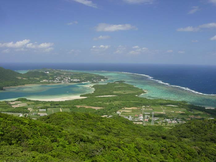 石垣島　吉原の山から見た川平小島